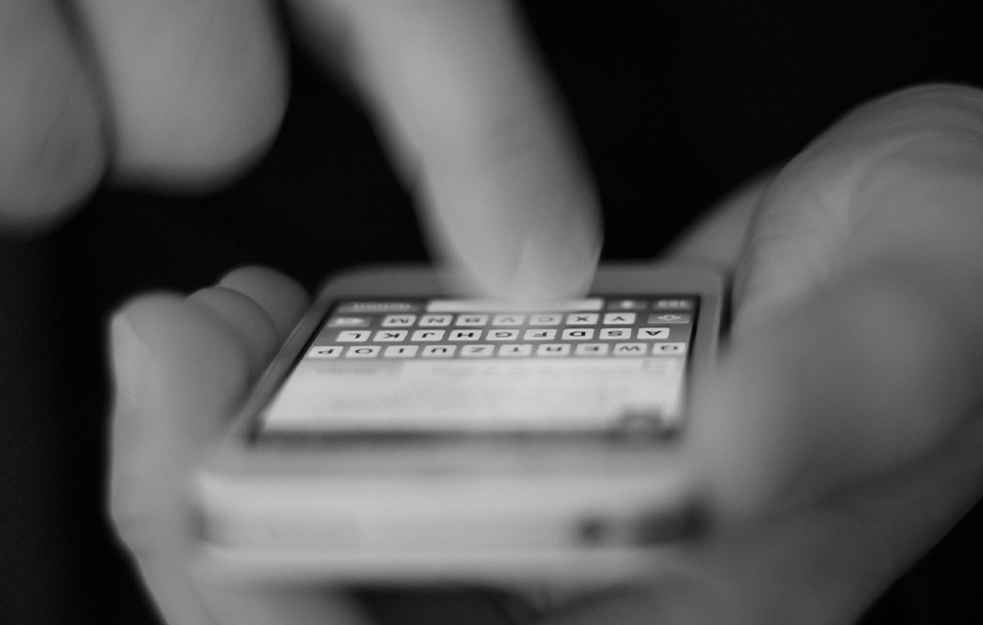 PORESKA NIŠTA NE PREPUŠTA SLUČAJU: Osim rešenja PORESKIM OBVEZNICIMA stižu i i-<span style='color:red;'><b>mejlovi</b></span> i SMS poruke